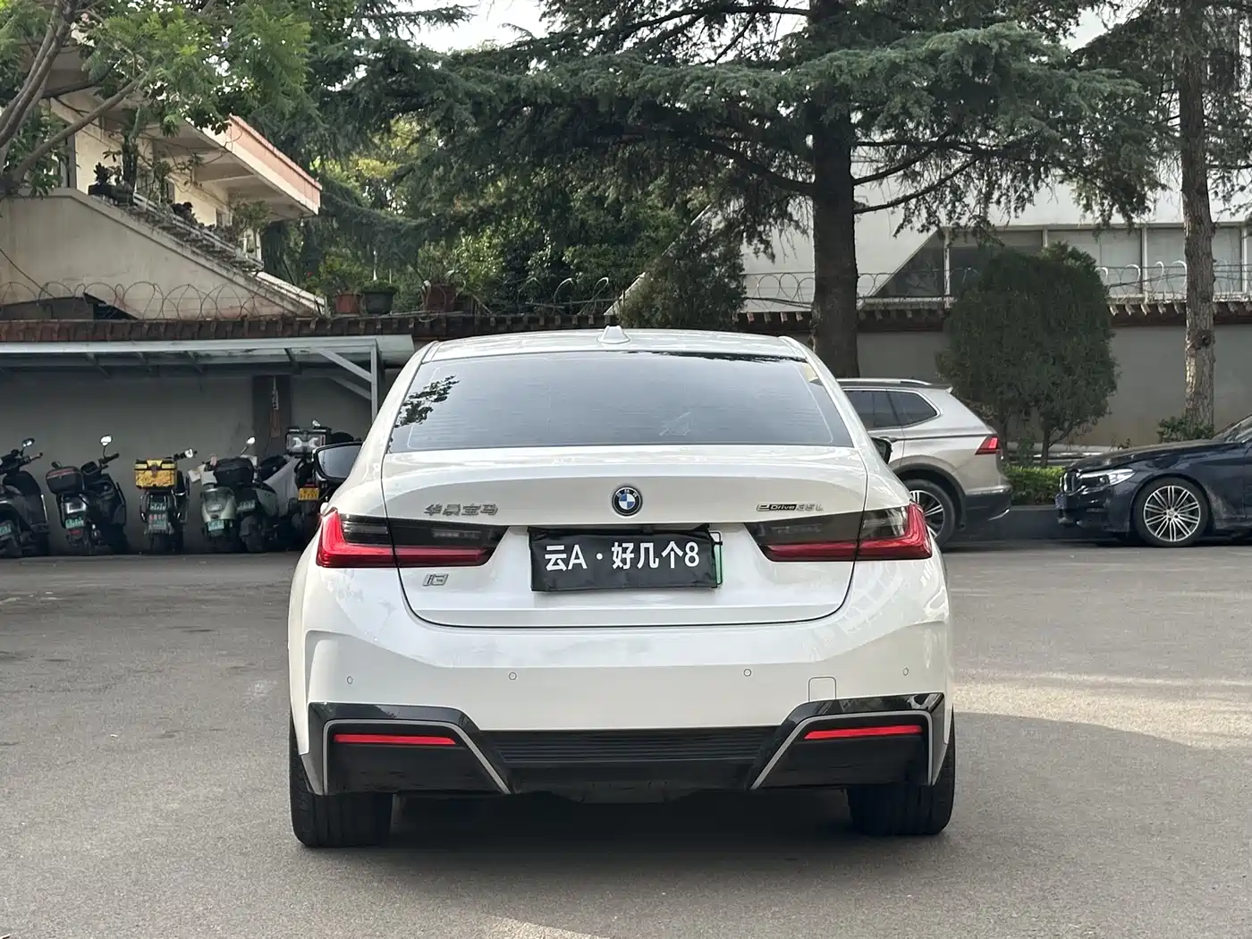 BMW i3 2022 eDrive 35 L фото 9