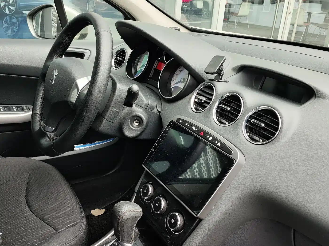 Peugeot 408 2013 2.0L Automatic Comfort Edition фото 12