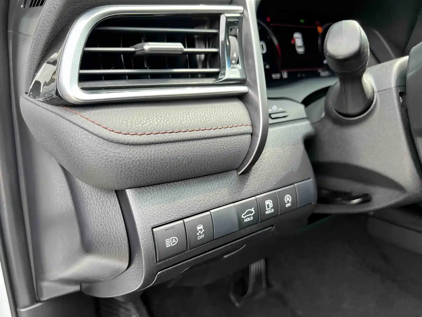 Toyota Camry 2023 2.5G Luxury Edition фото 10