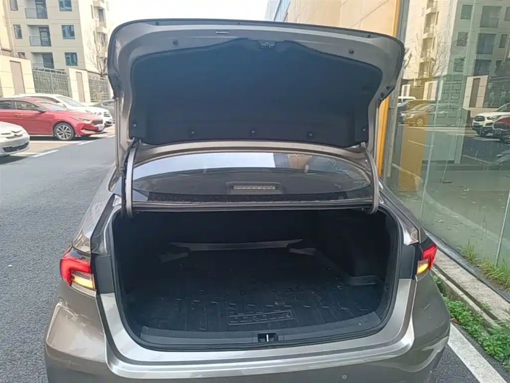 Toyota Corolla 2021 Hybrid 1.8L E-CVT Elite Edition фото 19