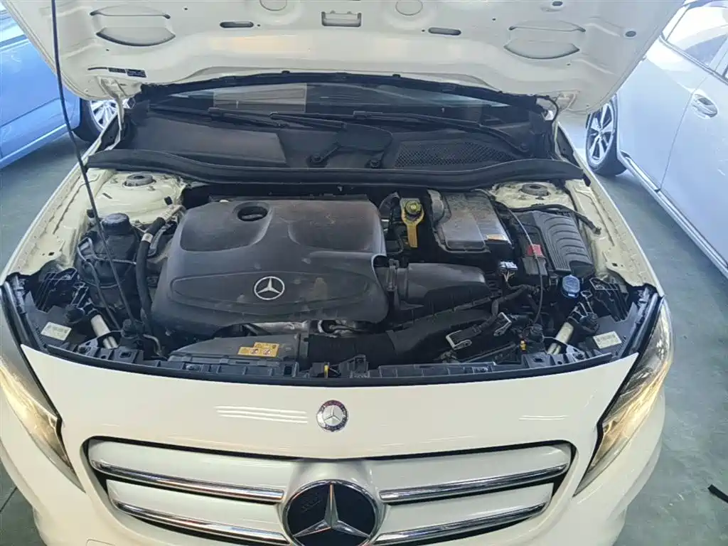 Mercedes-Benz GLA 2016 GLA 200 Dynamic фото 16