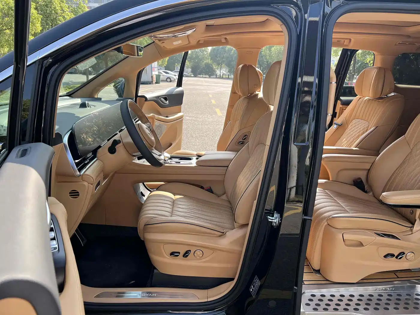 Voyah Auto Voyah Dreamer 2022 Low-carbon Dream+Smart Package фото 4