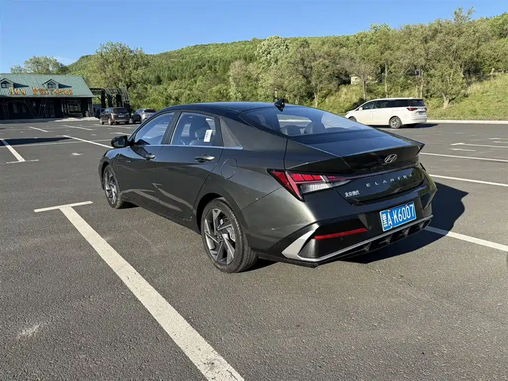 Hyundai Elantra 2023 1.5L CVT TOP Flagship Edition фото 6