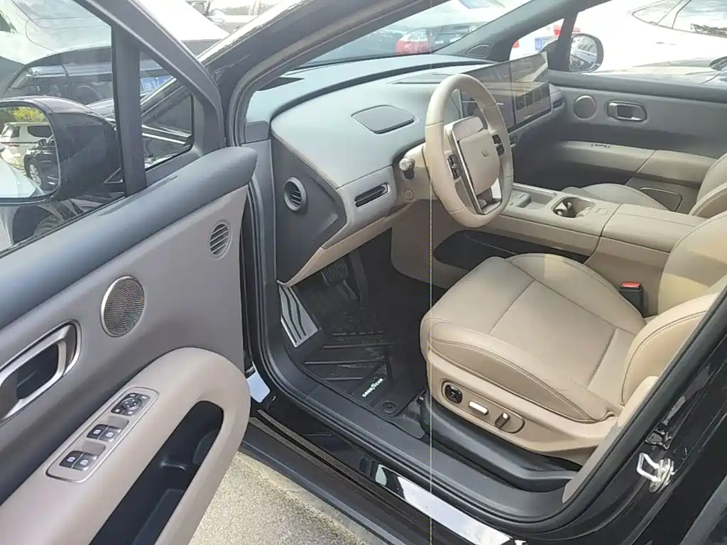 Li Auto i6 2026 2025 2WD Base Model