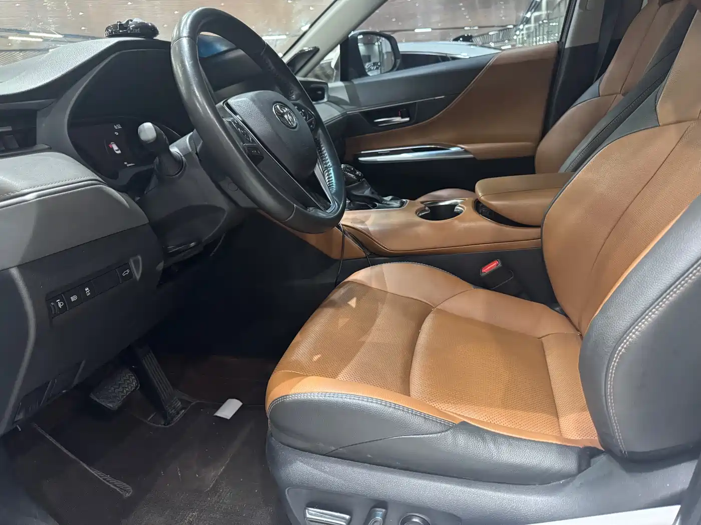 Toyota Venza 2022 2.0L CVT 2WD Premium фото 8