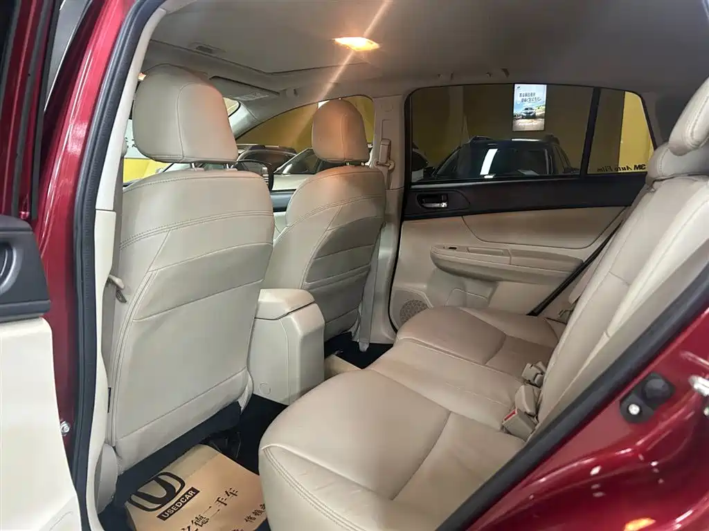 Subaru XV 2012 2.0i Luxury Navigation Edition фото 10