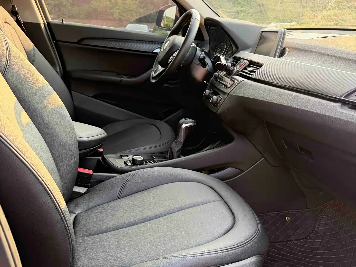 BMW X1 2018 sDrive20Li Leading Model фото 6