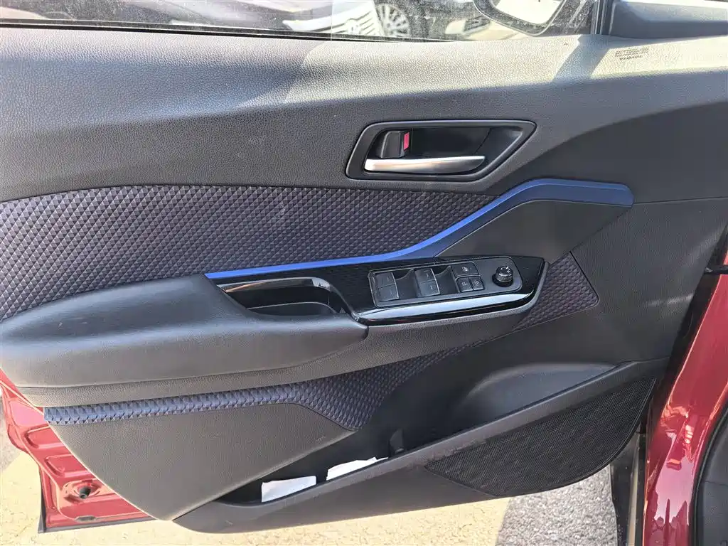 Toyota C-HR 2020 Model 2.0L Luxury фото 4