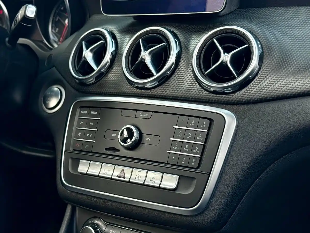 Mercedes-Benz GLA 2018 GLA 200 Fashion фото 22