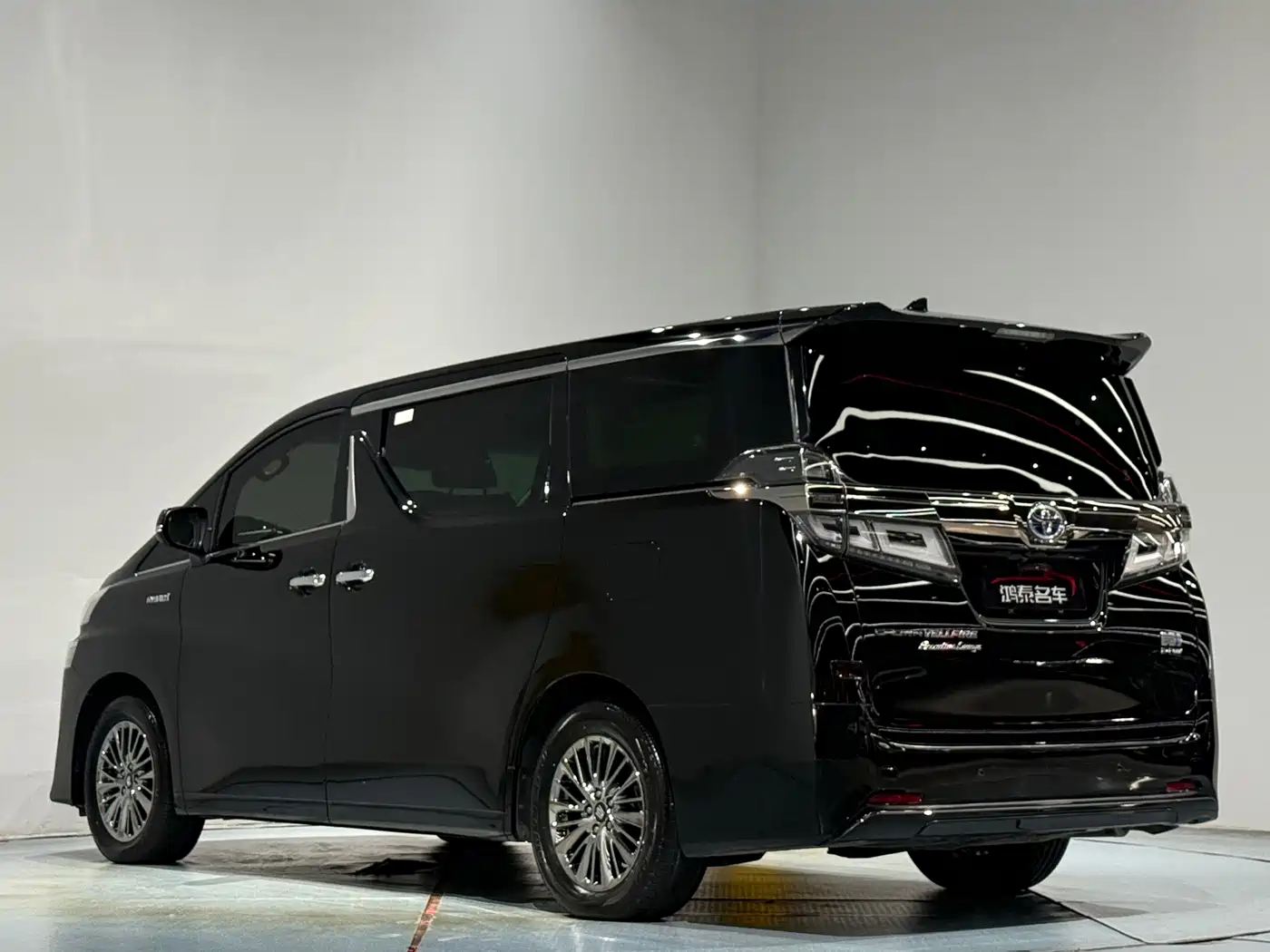 Toyota Vellfire 2021 Crown Hybrid 2.5L HV Premium Edition фото 21