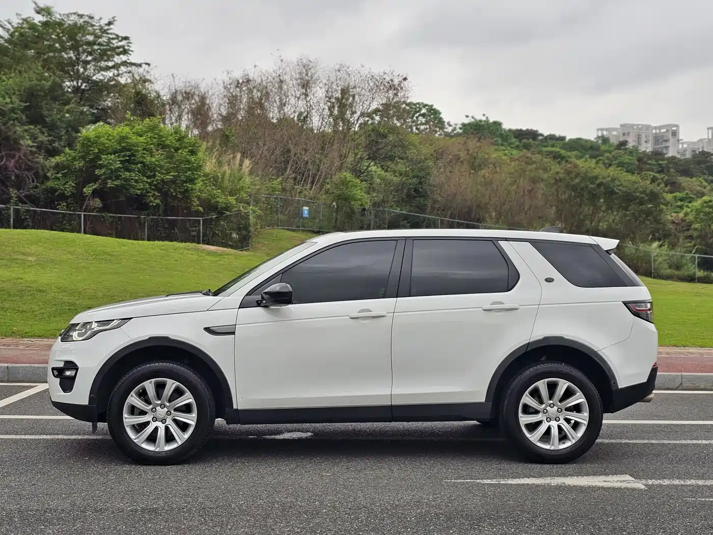Land Rover Discovery Sport 2018 240PS PURE Edition фото 4