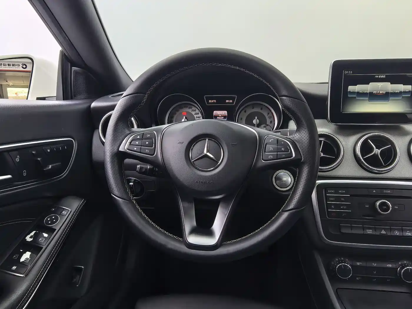 Mercedes-Benz CLA (Import) 2016 CLA 200 Fashion фото 6