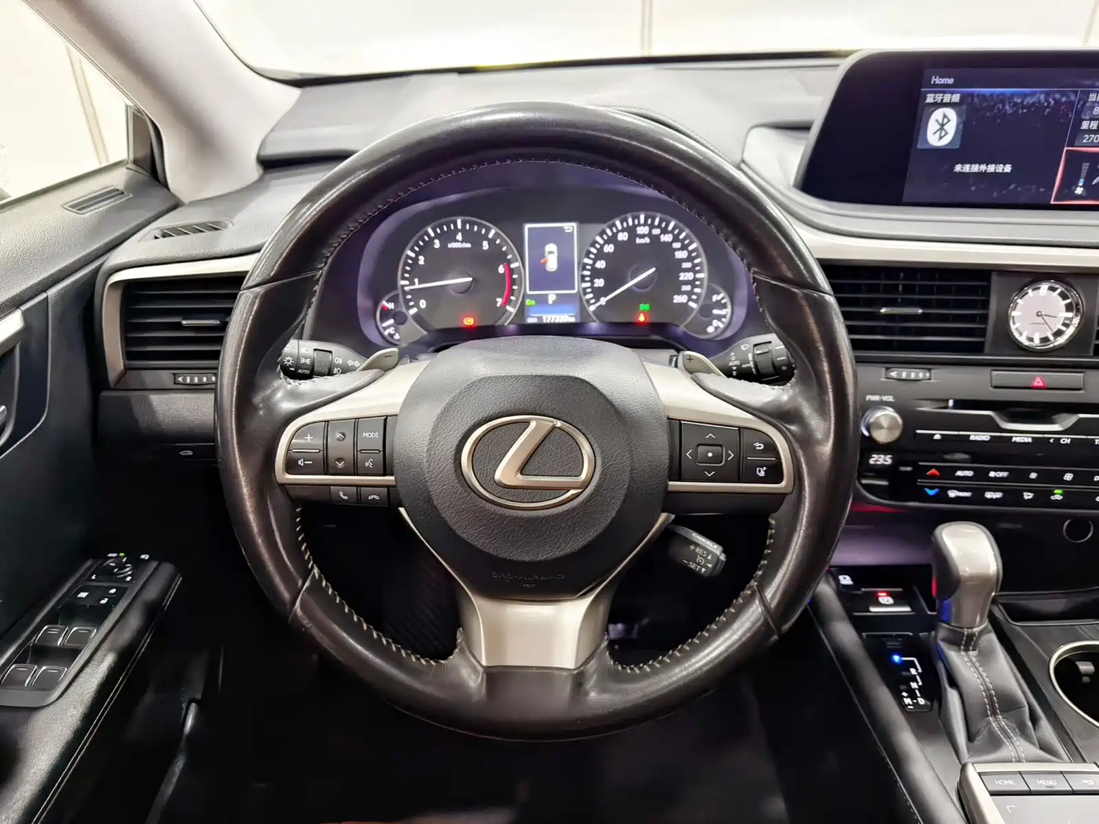 Фото 7 - Lexus RX