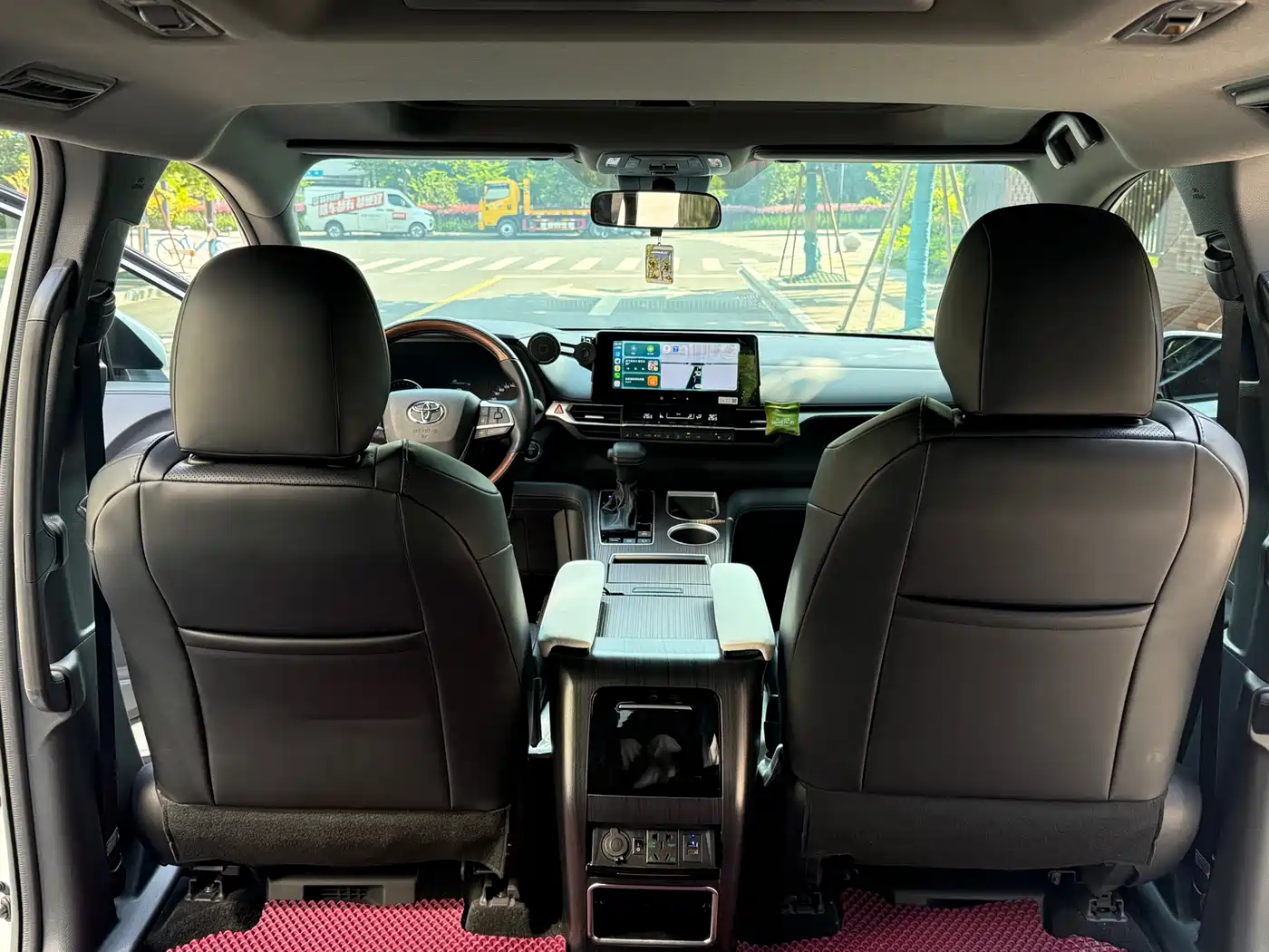 Toyota Granvia 2024 2.5L Hybrid Comfort фото 4