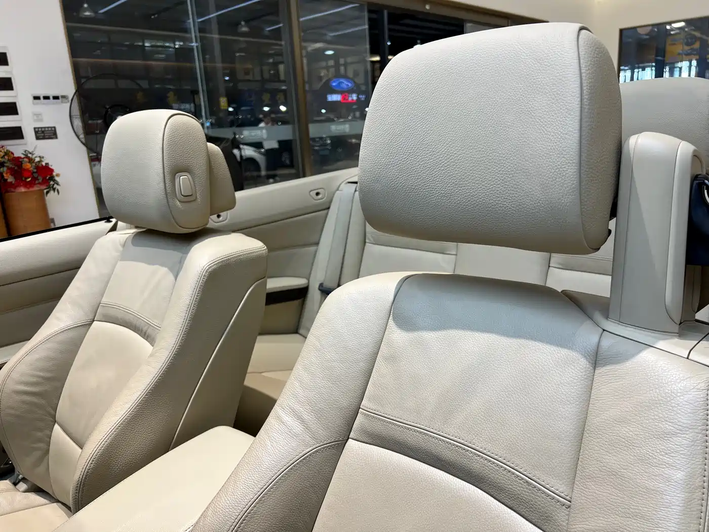 BMW 3 Series (Import) 2011 335i Convertible Coupe фото 14