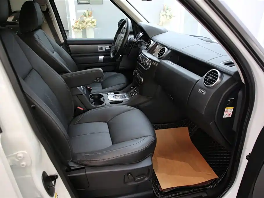 Land Rover Discovery 2016 3.0 SC Gloss Black Collector's Edition HSE фото 7