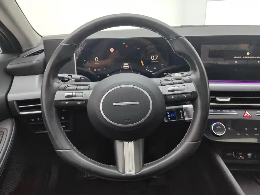 Photo 15 - Hyundai Sonata