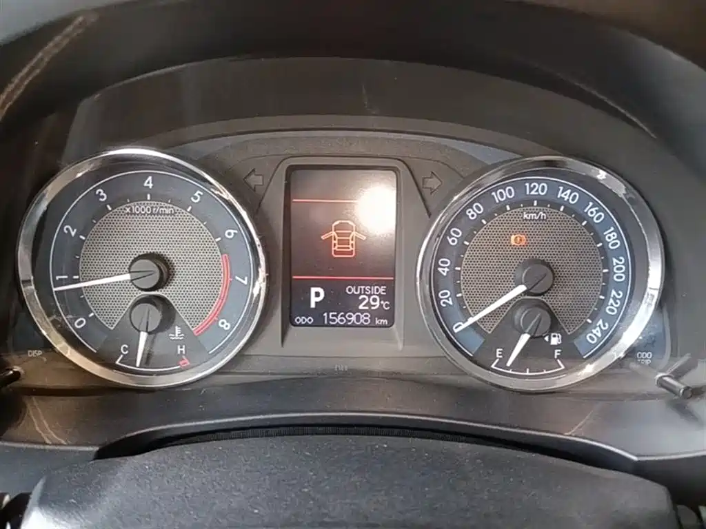 Toyota Corolla 2014 1.6L CVT GL-i фото 12