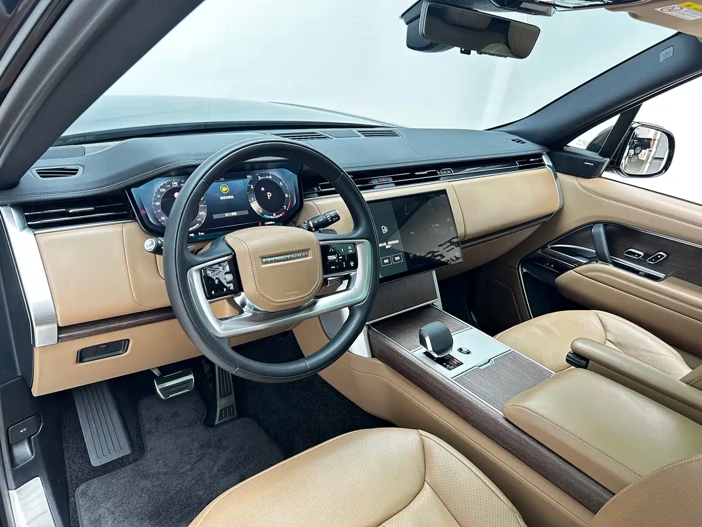 Land Rover Range Rover 2024 3.0 L6 360PS Golden Age Edition фото 7