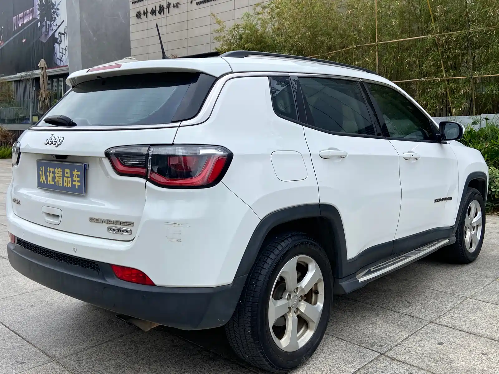 Фото 10 - Jeep Compass