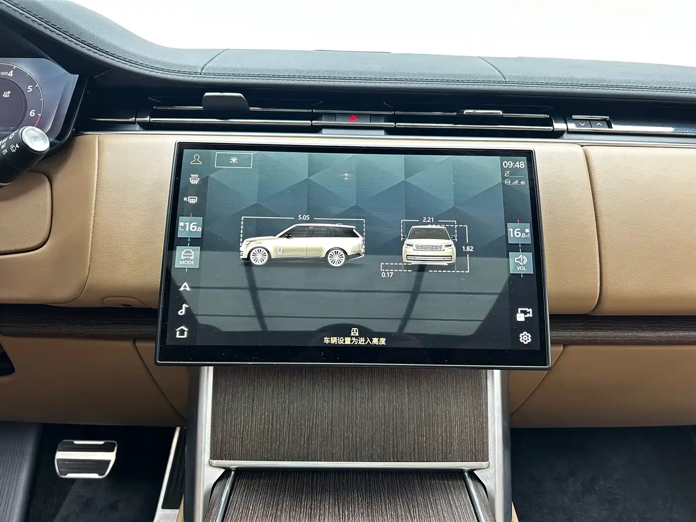 Land Rover Range Rover 2024 3.0 L6 360PS Golden Age Edition фото 15