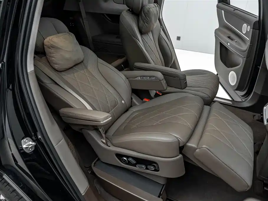 AITO Wenjie AITO M9 2024 Extended Range Ultra 42kWh 6-Seater фото 38