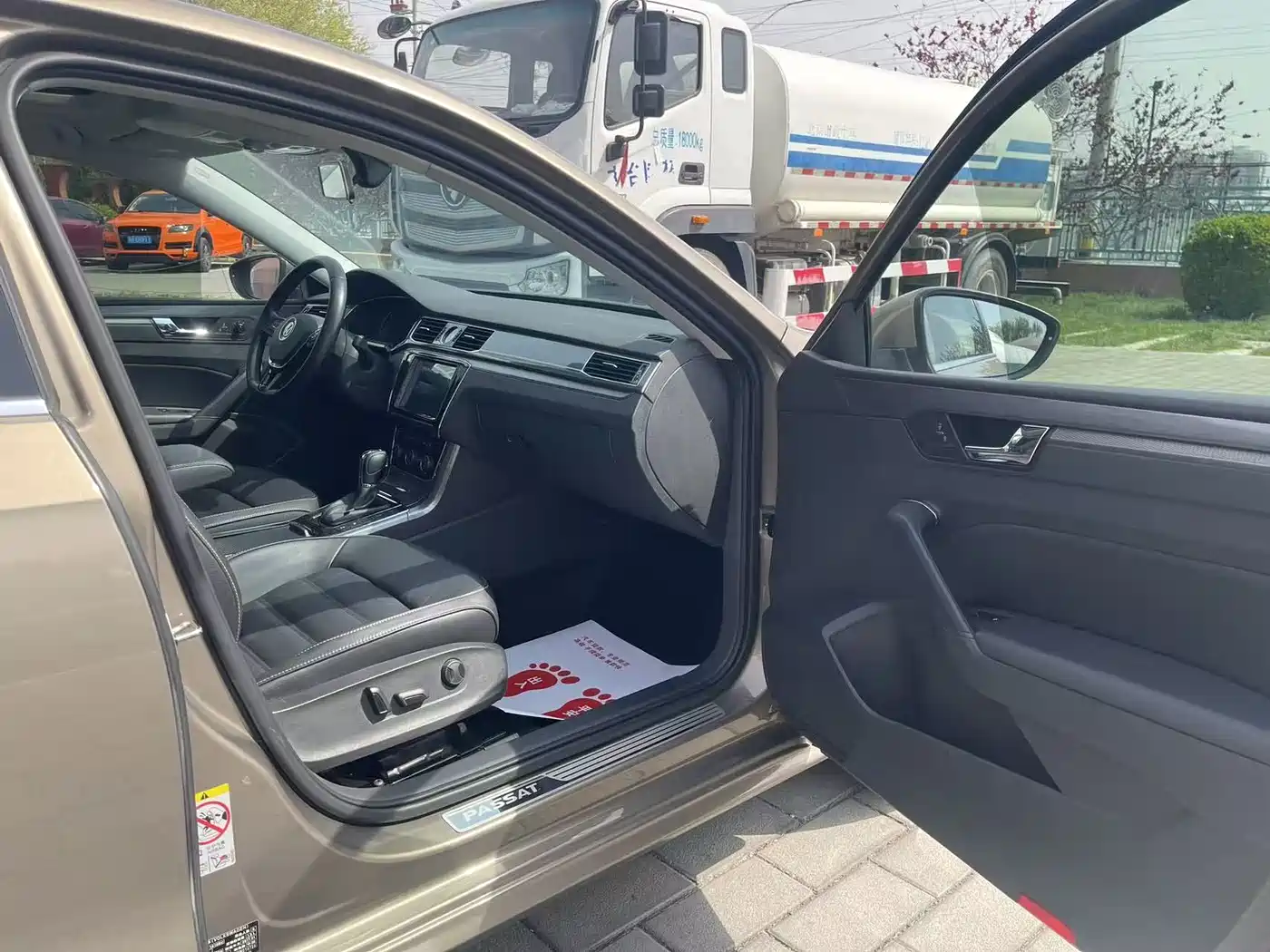 Volkswagen Passat 2016 330TSI DSG Honor Edition фото 11