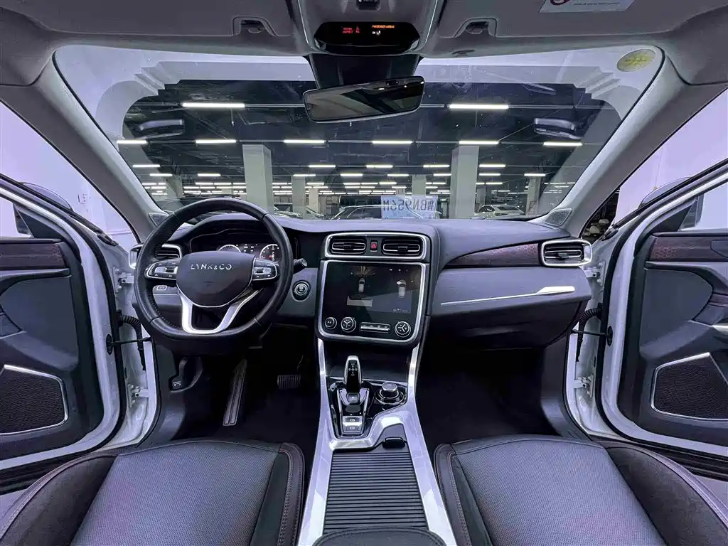 Lynk & Co 01 2017 2.0T AWD Pro фото 16