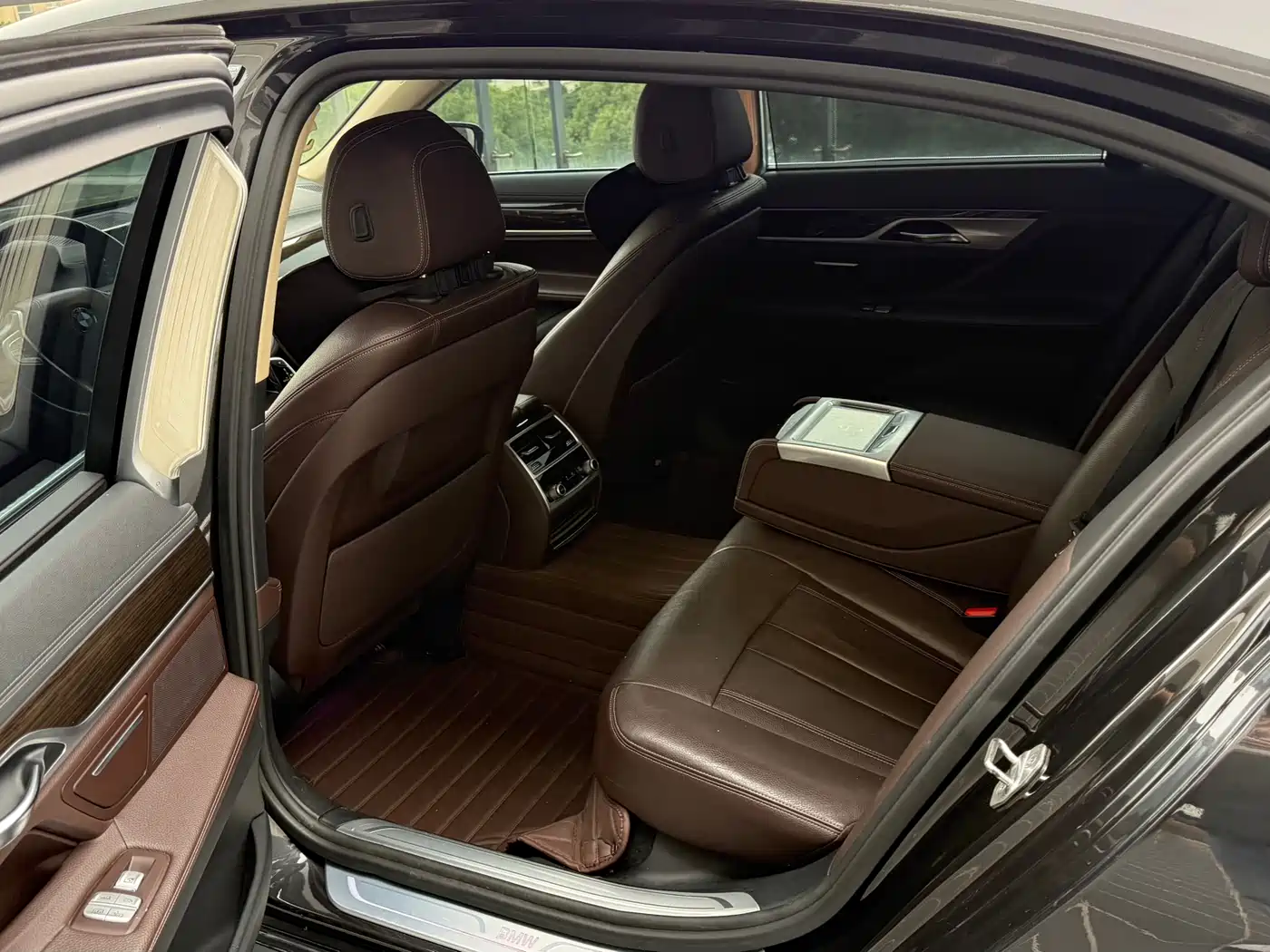 BMW 7 Series 2017 730Li Leading Edition фото 8