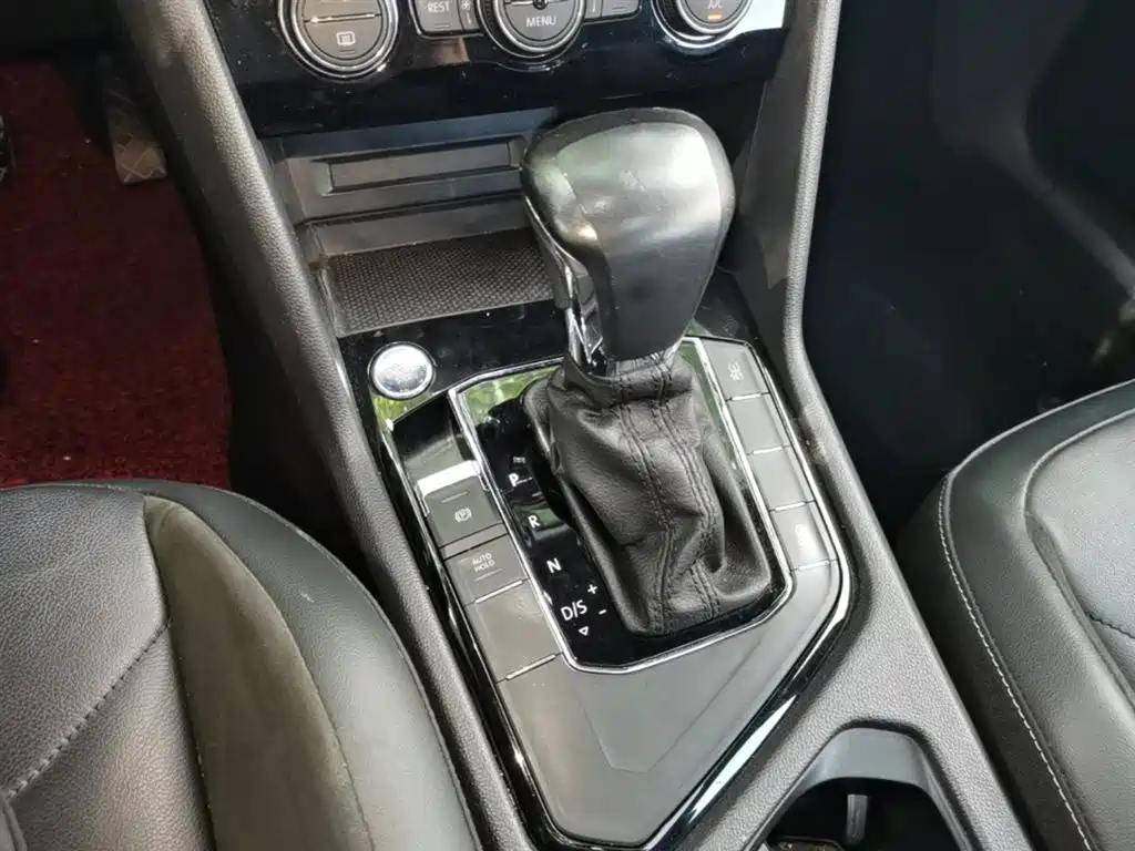 Volkswagen Tiguan L 2019 330TSI Automatic 2WD Panorama Comfort Edition China VI фото 14