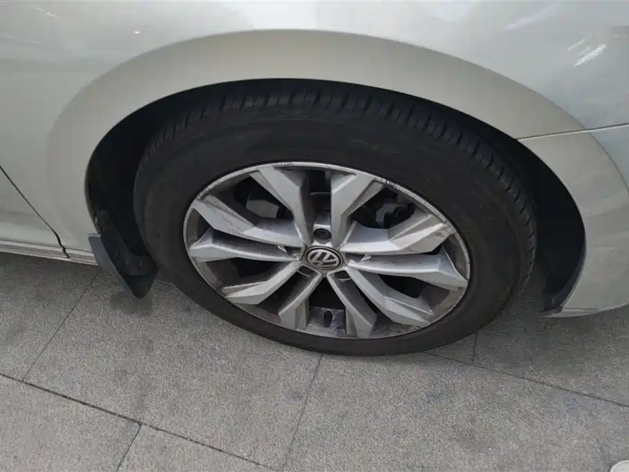 Volkswagen Magotan 2017 330TSI DSG Luxury фото 6