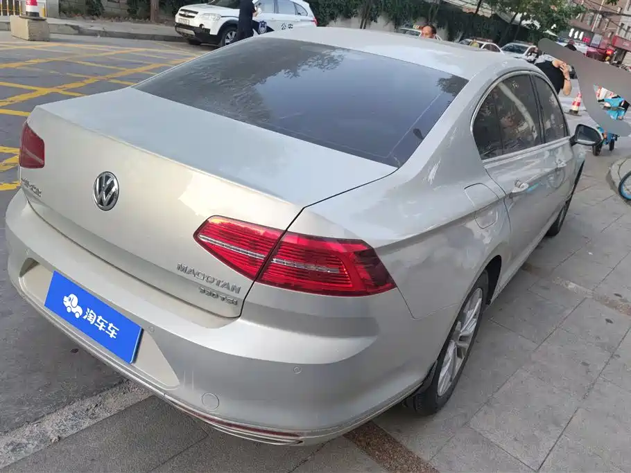 Volkswagen Magotan 2017 330TSI DSG Luxury фото 3