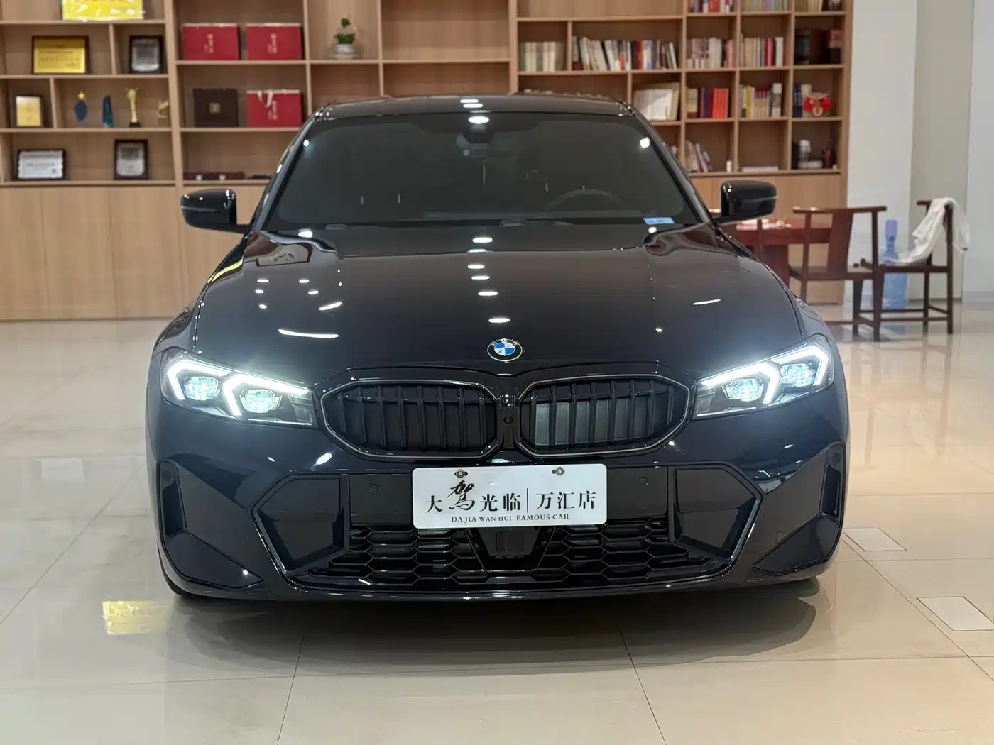 BMW 3 Series 2025 330i M Sport Night Edition фото 2