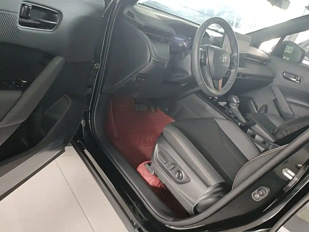 Toyota Frontlander 2025 2.0L CVT Mid Version фото 16