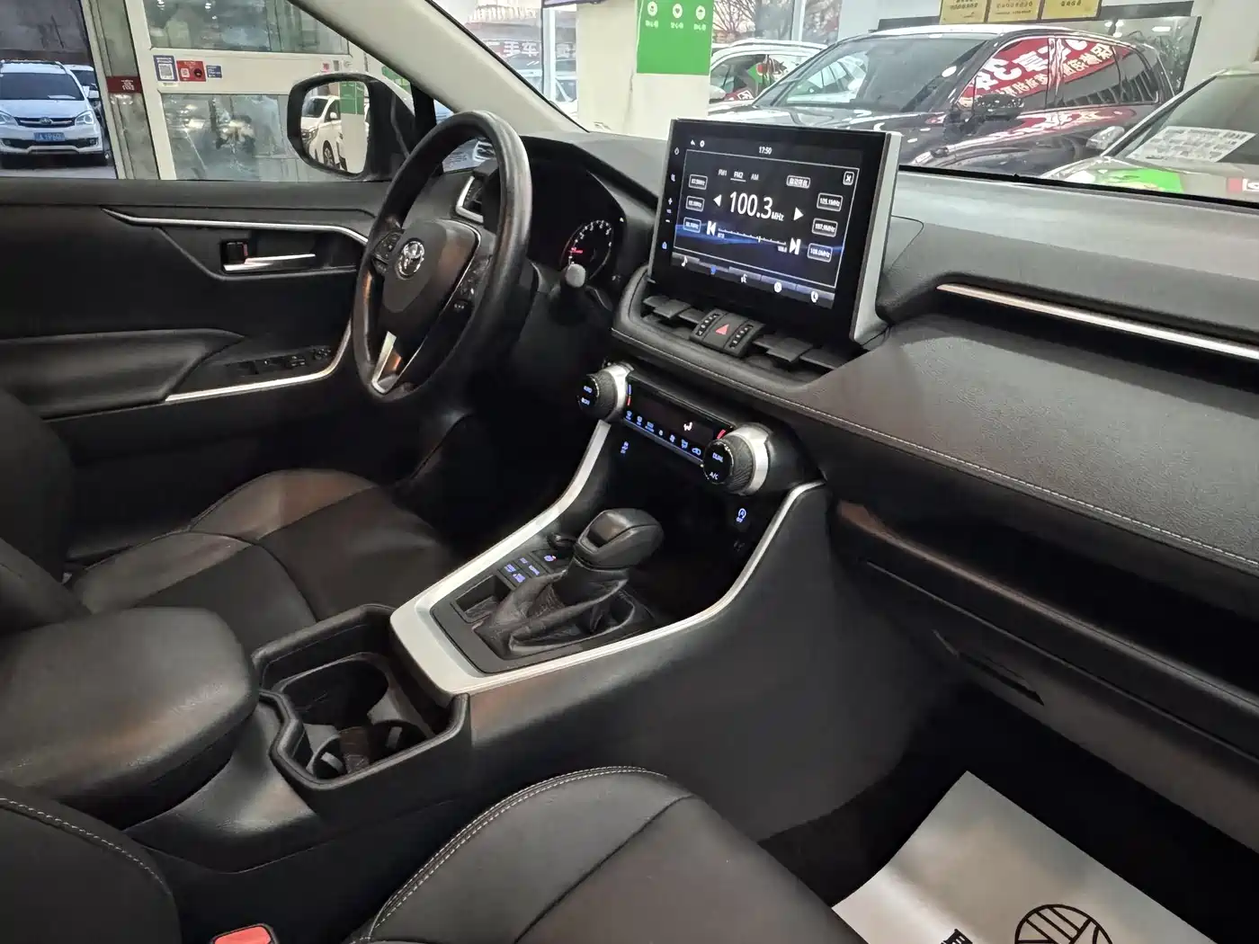 Toyota Wildlander 2020 2.0L CVT AWD Luxury Edition фото 4