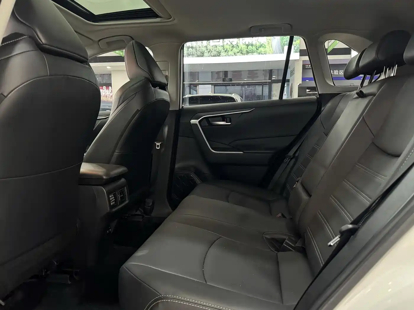 Toyota Wildlander 2020 2.0L CVT AWD Luxury Edition фото 8
