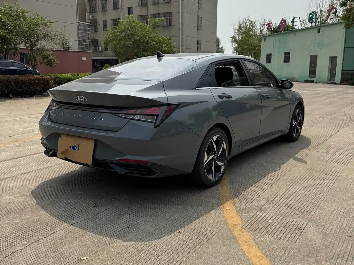 Hyundai Elantra 2021 1.5L CVT GLX Elite Edition фото 9