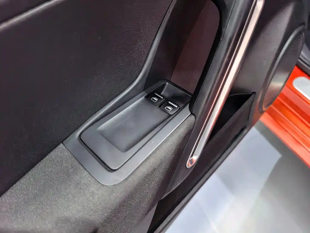 Volkswagen Beetle 2016 Model 180TSI Club Edition фото 15