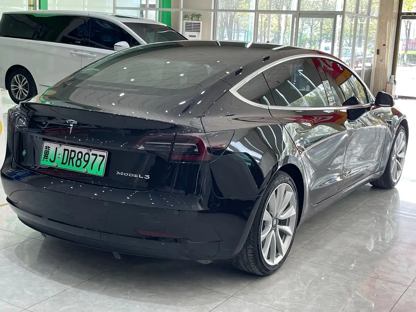 Фото 9 - Tesla Model 3