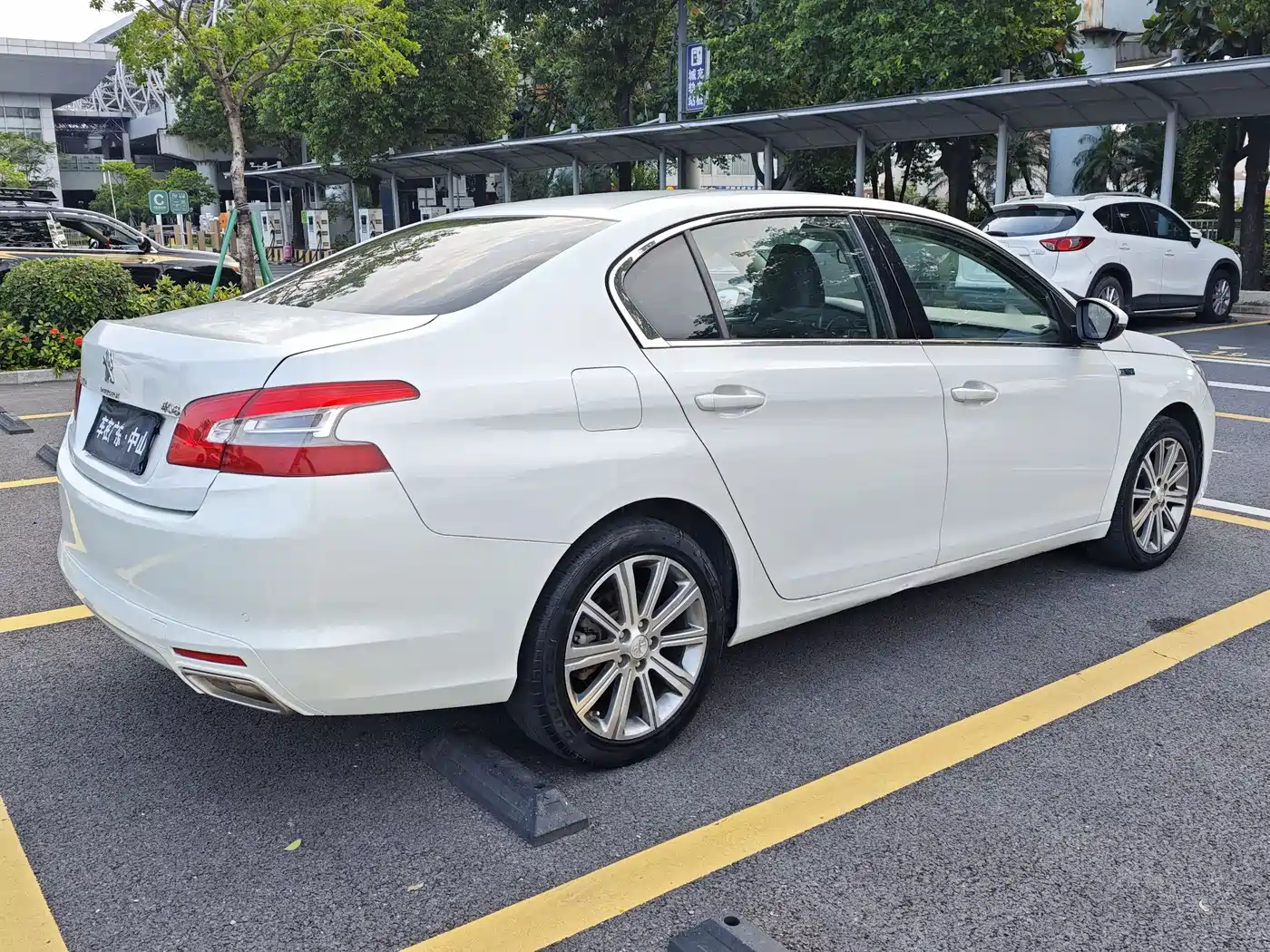 Peugeot 408 2016 1.6T Automatic Luxury Edition фото 6