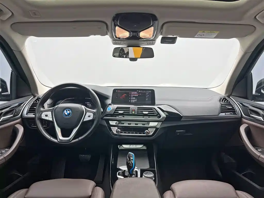 BMW iX3 2021 Leading фото 21
