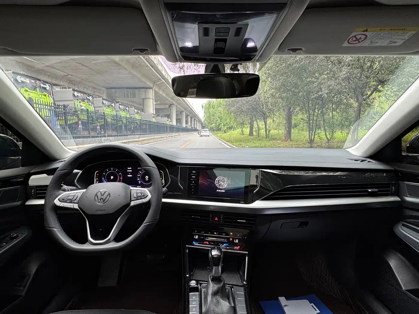 Volkswagen Passat 2025 Outstanding 380TSI Starlight Dragon Soaring Edition фото 17