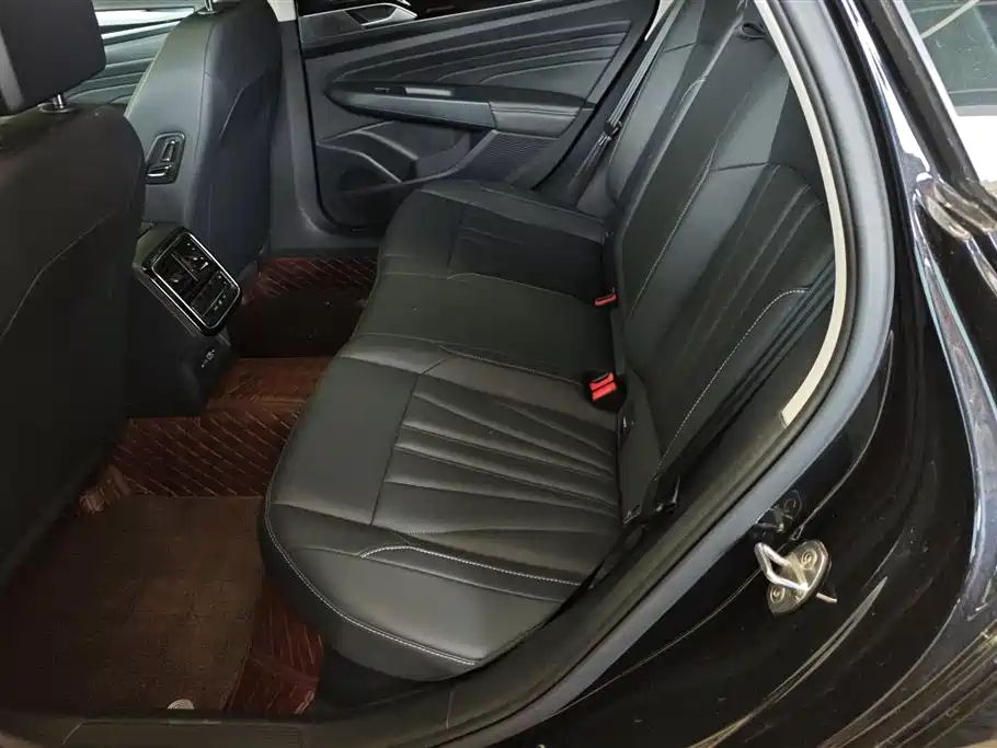 Volkswagen Passat 2024 380TSI Dragon Soaring Edition фото 11