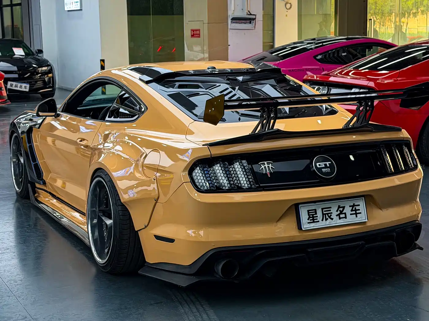 Ford Mustang 2017 2.3T Performance Edition фото 7