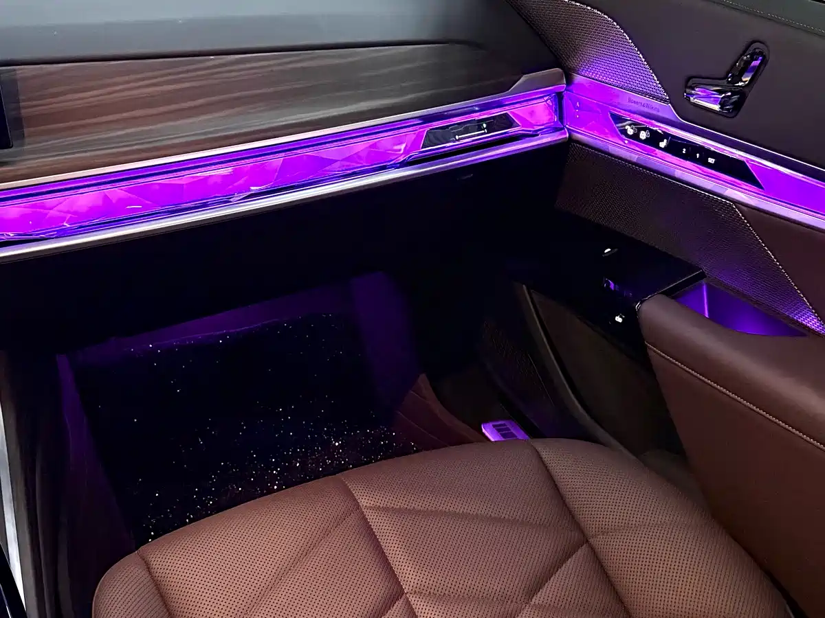 BMW 7 Series 2023 Model 735Li M Sport Package фото 24