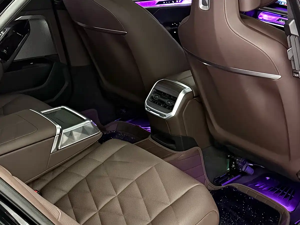 BMW 7 Series 2023 Model 735Li M Sport Package фото 23