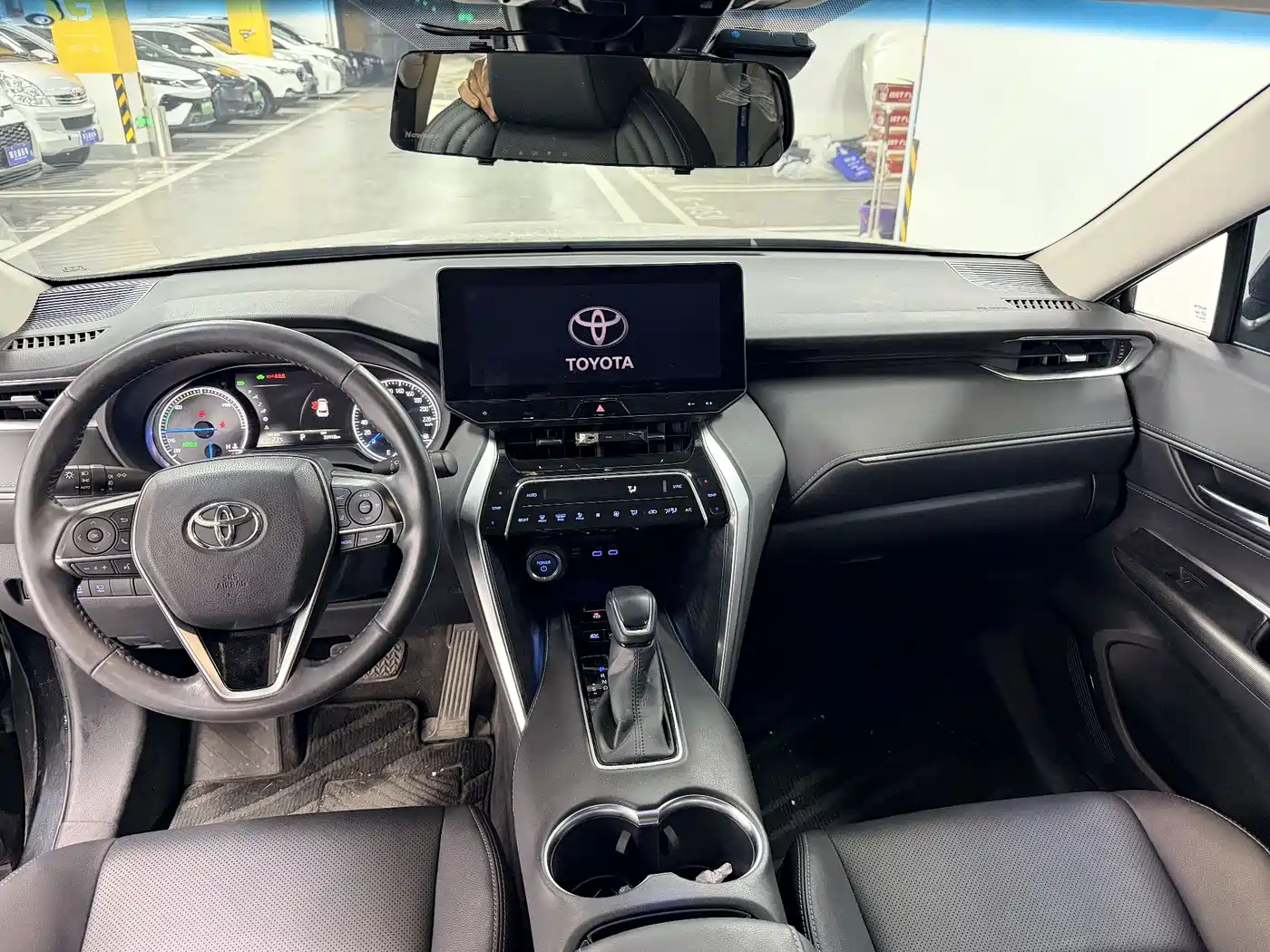 Toyota Lingfang HARRIER 2022 Hybrid 2.5L CVT 4WD Premium Edition фото 8
