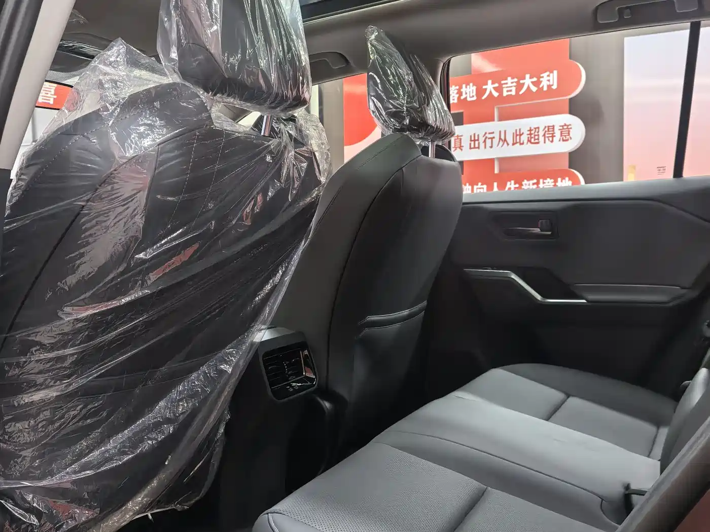 Toyota RAV4 Rongfang 2026 Model Hybrid 2.0L E-CVT 2WD Premium фото 7