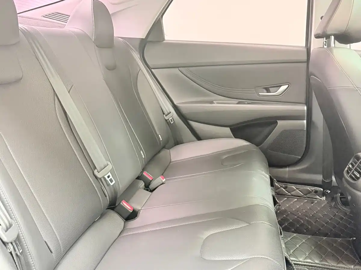 Hyundai Elantra 2022 1.5L CVT GLX Elite Edition фото 13