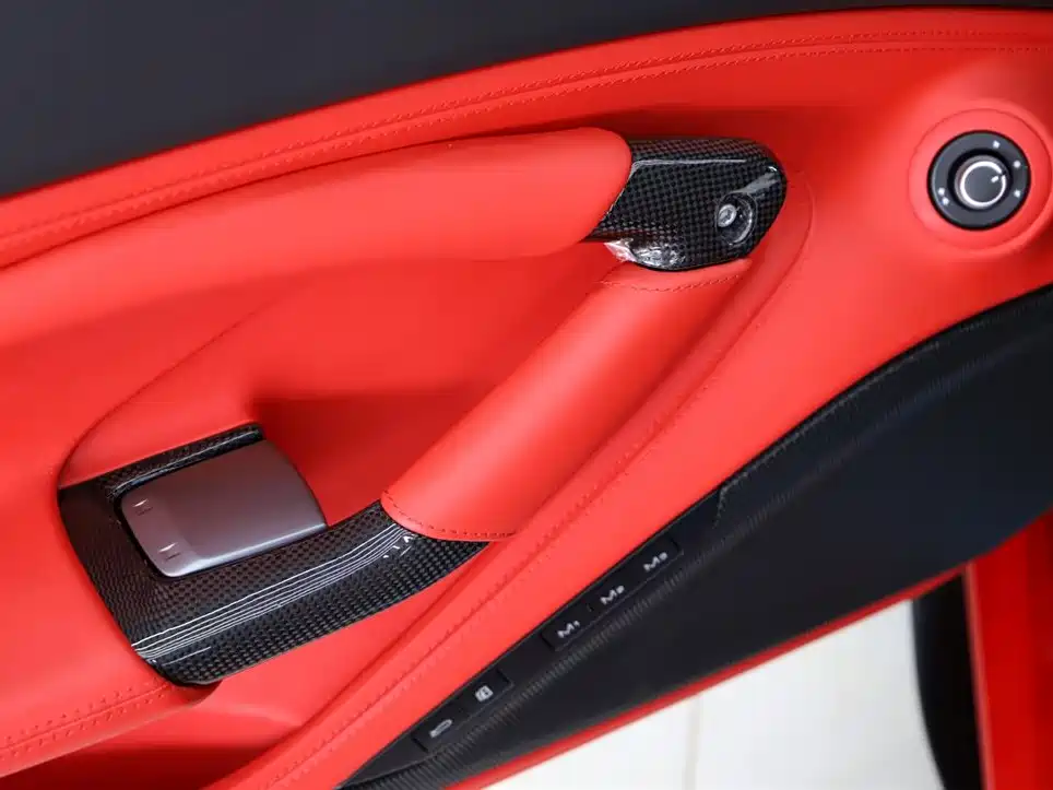 FERRARI F8